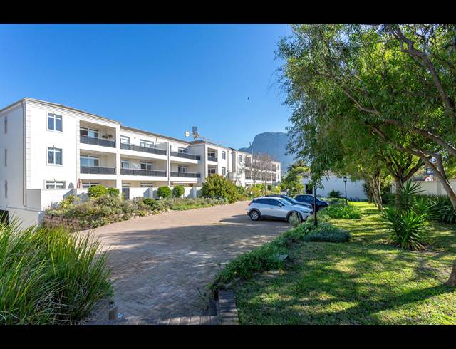2 BEDROOM APARTMENT SOLD IN NEWLANDS
